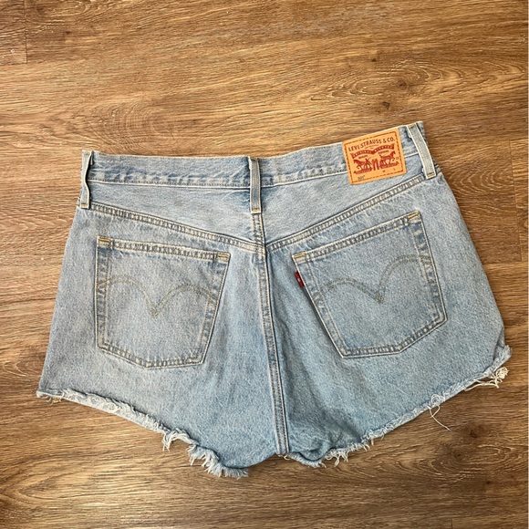 Levi’s cut-off denim shorts - Picture 2 of 4